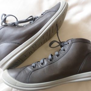 Keen 'Loralai' Chukka boot for women.